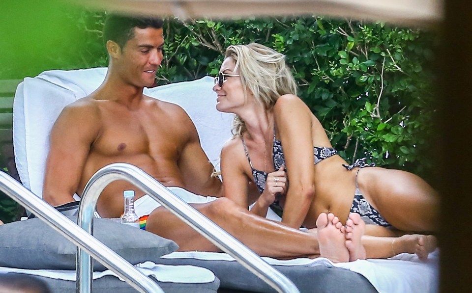 FAMEFLYNET - Exclusive: Cristiano Ronaldo Spotted With Cassandre Davis By The Pool In Miami