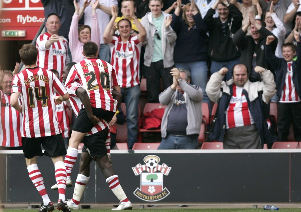 Football - Southampton v Charlton Athletic Coca-Cola Football League One - St Mary's Stadium - 10/4/10 Southampton's Michail Antonio celebrates scoring their first goal with his team mates Mandatory Credit: Action Images / Frances Leader Livepic