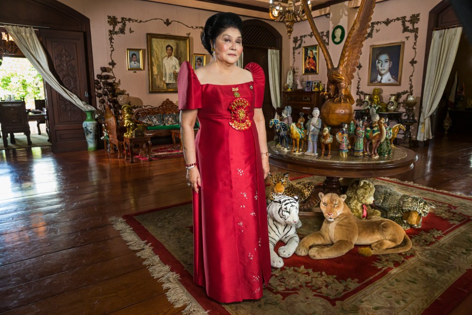 Imelda Marcos showed off her show collection to Wax