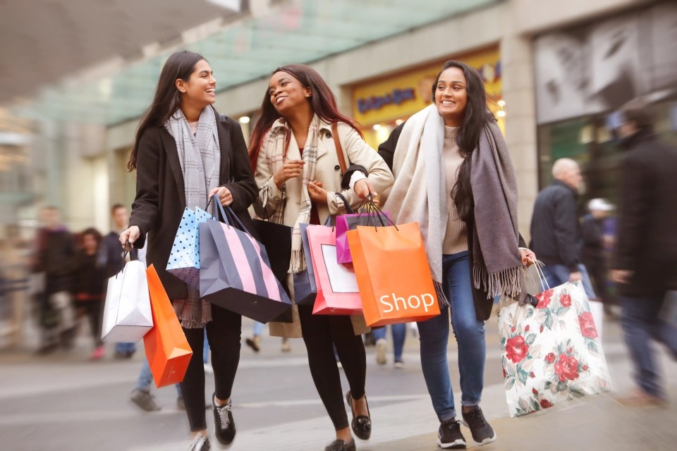 A love for fashion doesn't have to mean an empty bank account... it's all about knowing where to shop for the best bargains