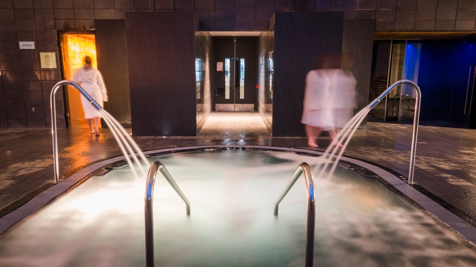 With 89 guest rooms, 35 treatment rooms, a state-of-the-art spa and a fine dining restaurant, the palatial white-brick hotel is the ultimate retreat