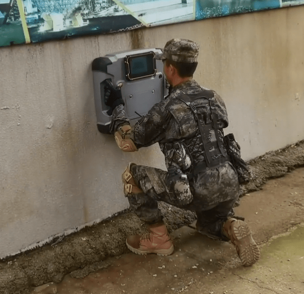 The soldier views the inside of a building thanks to the spy drone