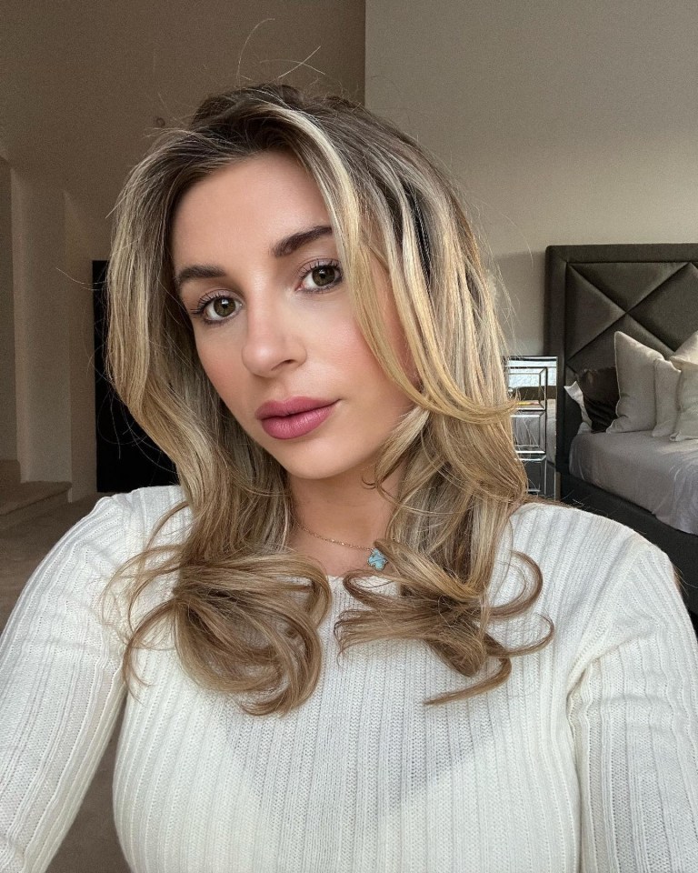 Dani opted for a bouncy blow dry and glowing make-up