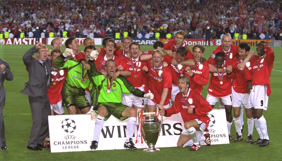 BARCELONA, SPAIN - MAY 26:  The Manchester United team celebrate after winning the European Cup in the UEFA Champions League Final match between Bayern Munich v Manchester United at the Nou camp Stadium on 26 May, 1999 in Barcelona, Spain. Bayern Munich 1 Manchester United 2.  (Photo by John Peters/Manchester United via Getty Images)