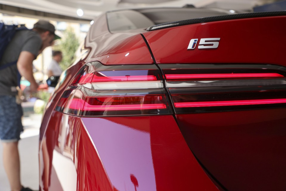 The "i" symbol was introduced in the 1970s to signify that a car was fuel -injected