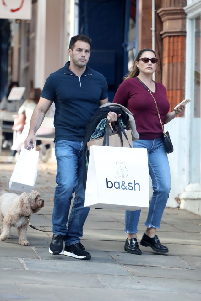 .. ***EXCLUSIVE ALL ROUND PICTURES £250 ONLINE FEE ONLY***... ****YOU ONLY BLINK TWICE!!***..Kelly Brook has a very random bump with heartthrob and former James Bond actor Daniel Craig whilst attending to her dog in North London. Kelly has recently stated thatAnd Kelly has now told of a recent interaction with a cab driver in London who was more excited to meet Jeremy than James Bond actor. ..Kelly and Jeremy Parisi were seen having some down time in Hampstead walking their dog and in a clothes shop in Haverstock Hill. Kelly was seen struggling with her dog as A-List superstar Daniel Craig watched on. After attending to her pet the A-List celebrity right next to her, Kelly and Jeremy got an Ice cream, then with the radio presenter sharing her ice cream with her pooch!...Pictured - Kelly Brook & Jeremy Parisi ... ***EXCLUSIVE ALL ROUND PICTURES £250 ONLINE FEE ONLY***. ***£500 FOR PRINT***...