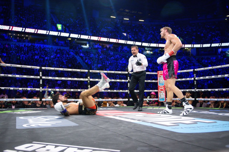 Logan Paul wins by disqualification against Dillon Danis in a boxing match.