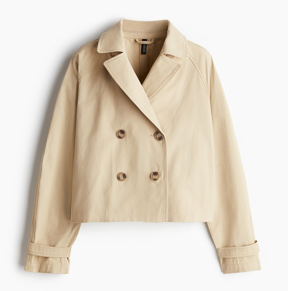 Beige cropped double-breasted jacket.