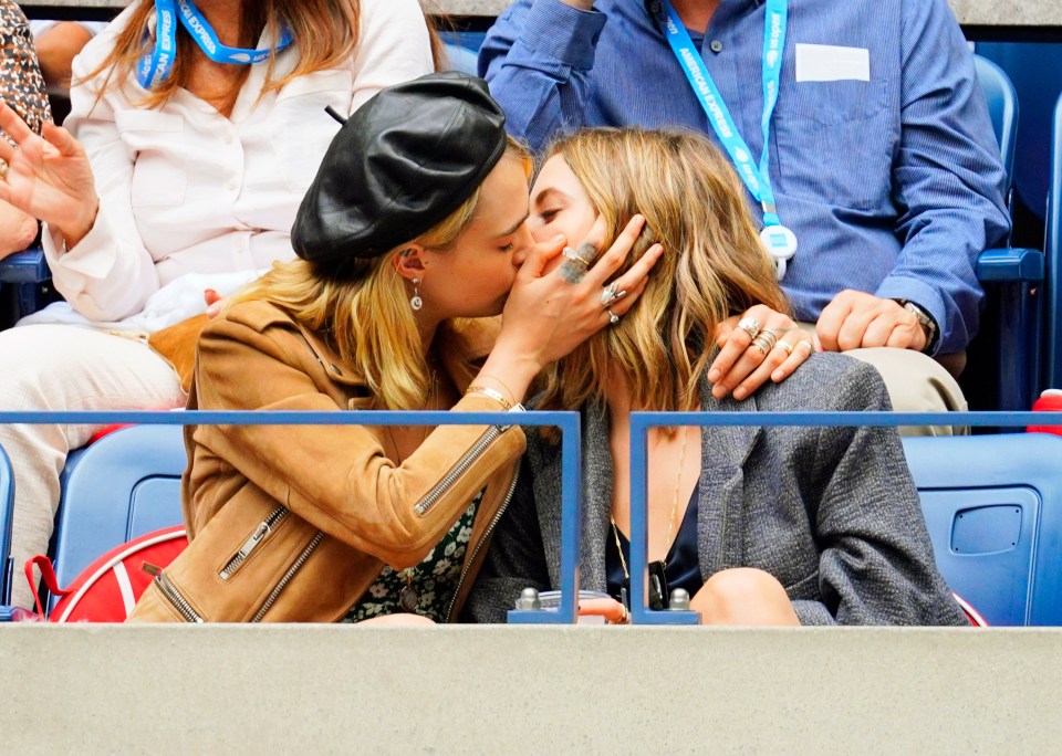Cara Delevingne and Ashley Benson kissing at the US Open.