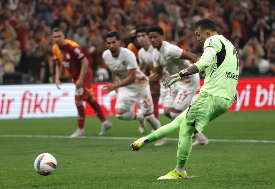 Fernando Muslera, Galatasaray's goalkeeper, scoring a penalty kick.