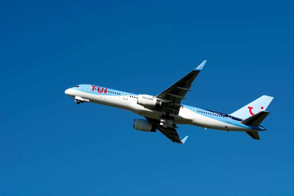 J851K6 Tui Boeing 757 taking off at Birmingham Airport, UK (G-BYAY)