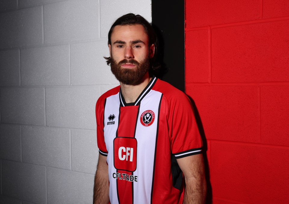 Ben Brereton Diaz has completed a loan move to Sheffield United