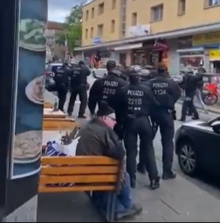 Witnesses captured the moment several officers caught the attacker after firing warning shots into the air