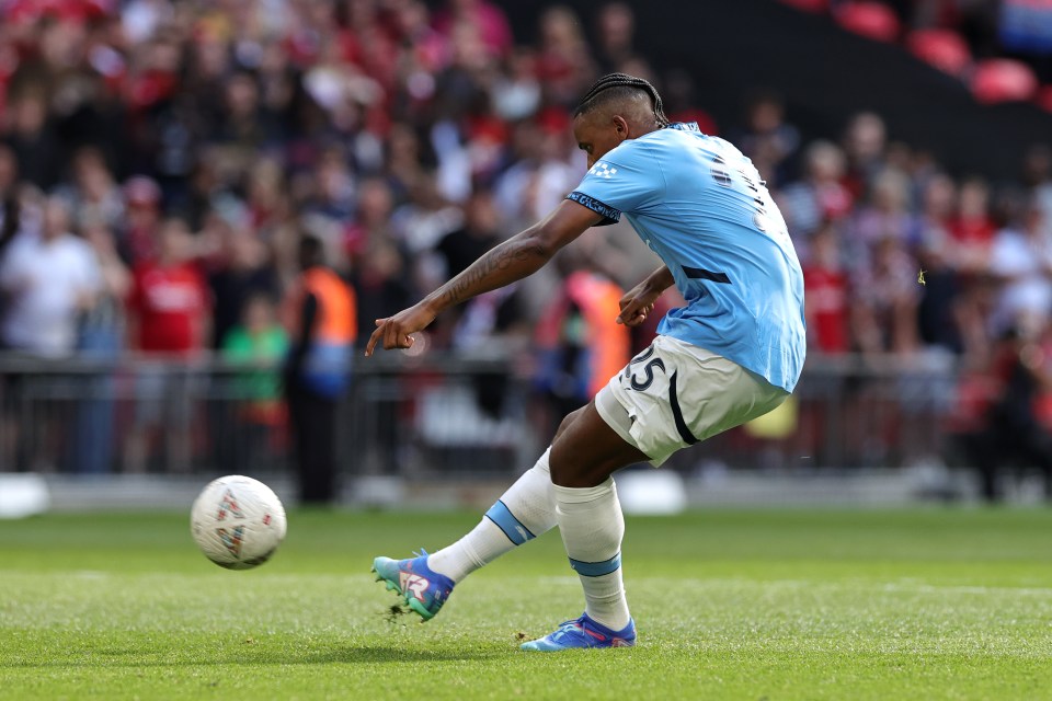 a soccer player with the number 25 on his jersey