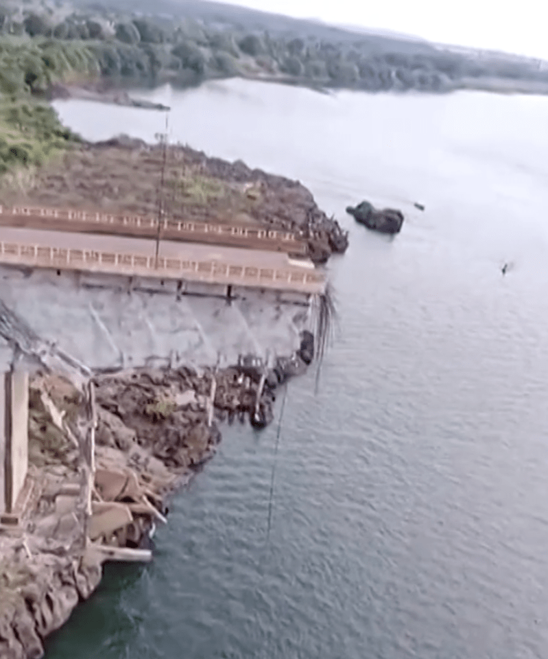 Collapsed bridge in Aguiarnopolis, Brazil.