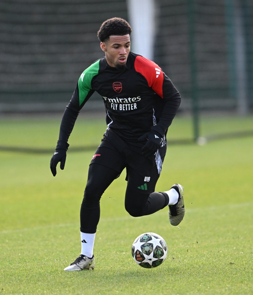 Ethan Nwaneri of Arsenal in training.