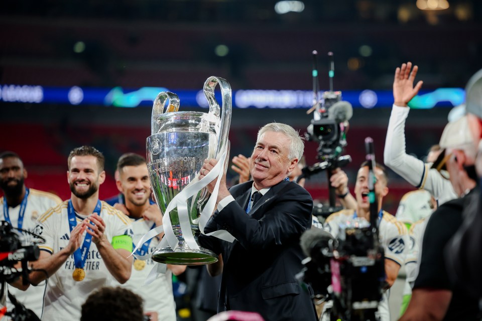Real Madrid team and coach Carlo Ancelotti with the FIFA Intercontinental Cup trophy.